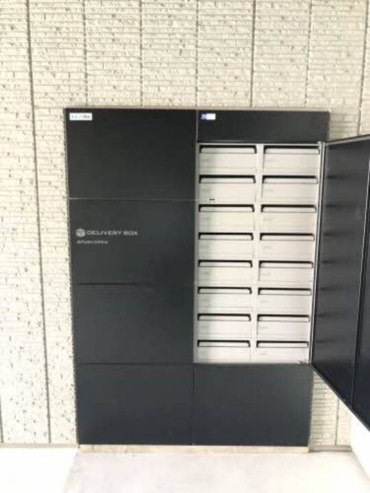 エントランス　宅配ボックス