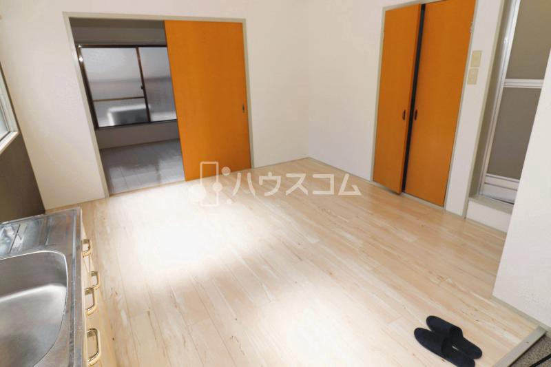 ハイツSKの居間写真