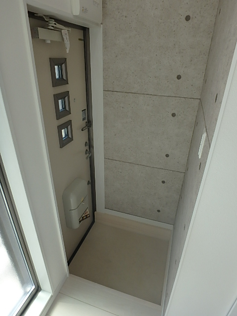 玄関　玄関スペースしっかり確保しストレス感じない仕様に。