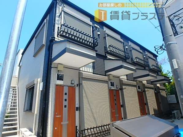 建物外観　真間の住宅街に溶け込むアパートメント。