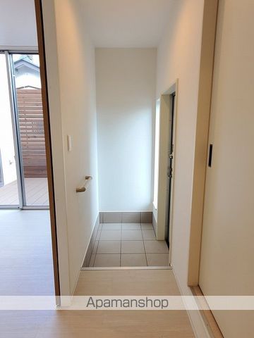 東若林町キャレノワールの玄関写真