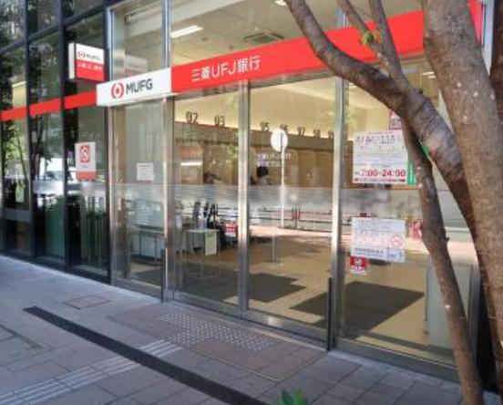 銀行　三菱UFJ銀行春日町支店（銀行）まで303m