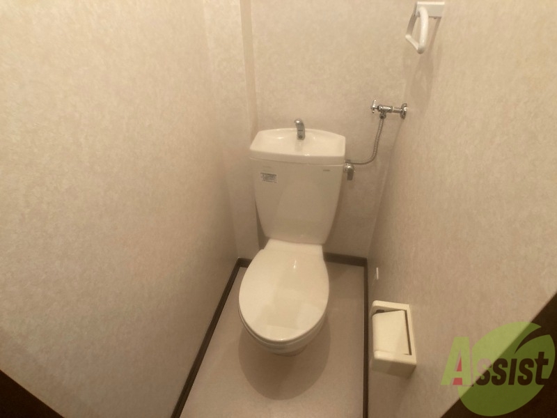 トイレ　こちらはトイレです。清潔感があり、安心して使用できます。