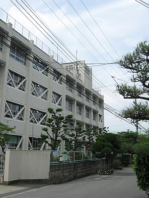 小学校　寝屋川市立　木屋小学校（小学校）まで185m