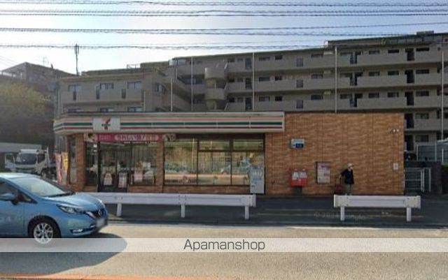 コンビニ　セブンイレブン（コンビニ）まで897m