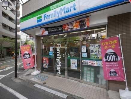 コンビニ　ファミリーマート四谷若葉店（コンビニ）まで430m