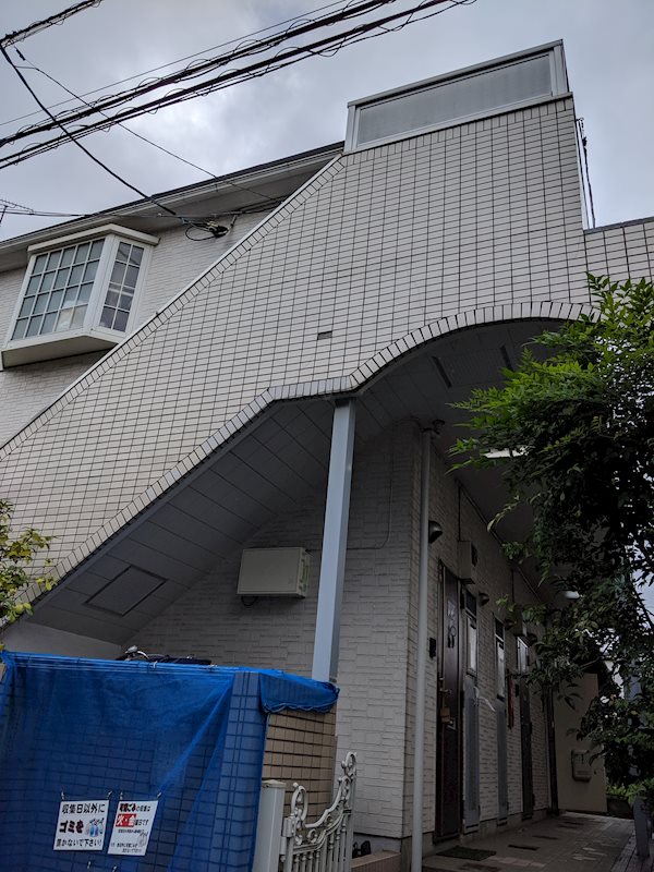 建物外観　おしゃれな出窓あり。