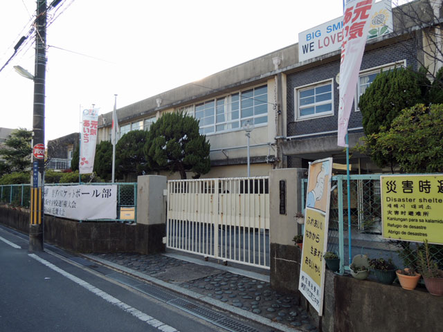 中学校　寝屋川市立第三中学校（中学校）まで366m