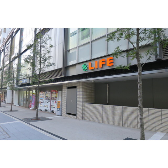 スーパー　ライフ京急蒲田駅前店（スーパー）まで216m