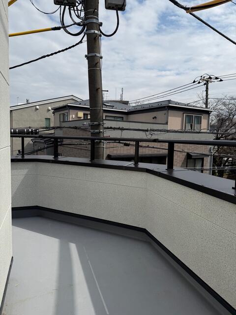 眺望　暖かな日差しのふりそそぐバルコニー