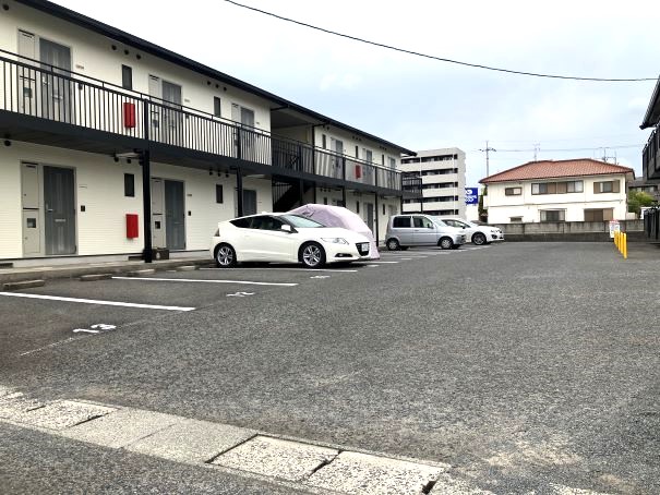 駐車場　広く停めやすいです！