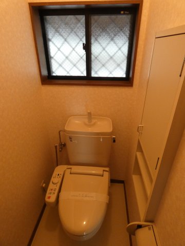 トイレ　温水洗浄便座付き