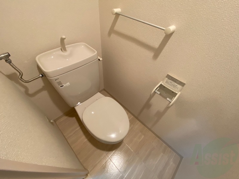 トイレ　こちらはトイレです。清潔感があり、安心して使用できます。