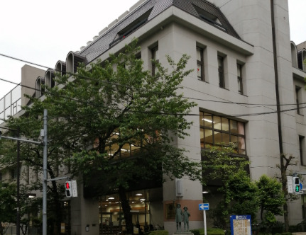 小学校　中央区立京橋築地小学校（小学校）まで182m