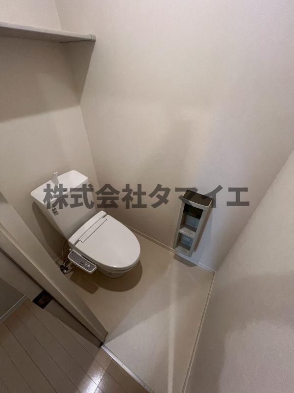 トイレ　落ち着いた色調のトイレです