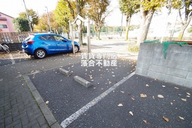 駐車場　敷地内駐車場完備