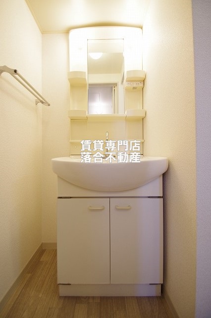 洗面設備　独立洗面化粧台付き