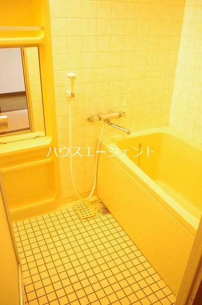 バス・シャワールーム　バストイレ別です。※参考画像
