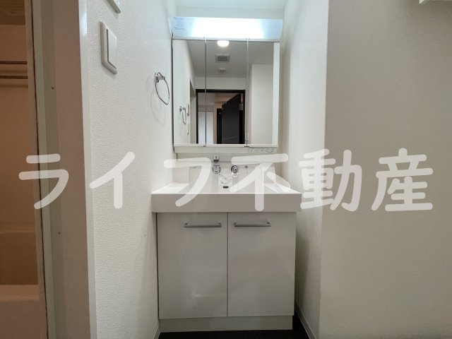 洗面設備　朝の支度にも助かる、独立の洗髪洗面化粧台