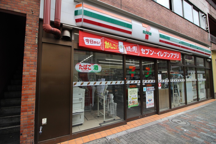 コンビニ　セブンイレブン恵比寿駅東口店（コンビニ）まで225m