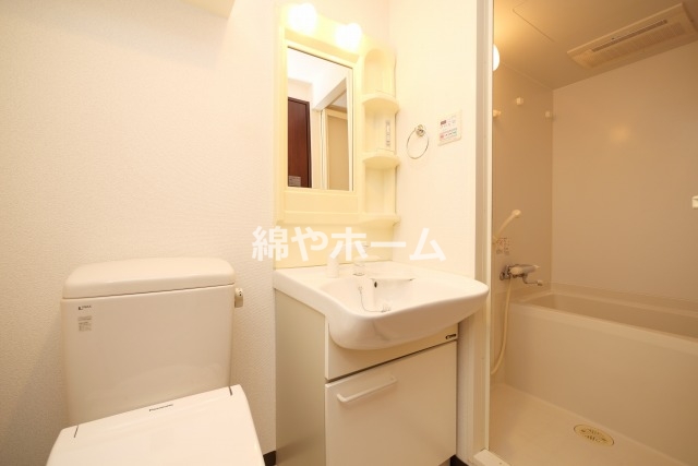 洗面設備　使いやすい独立洗面台です
