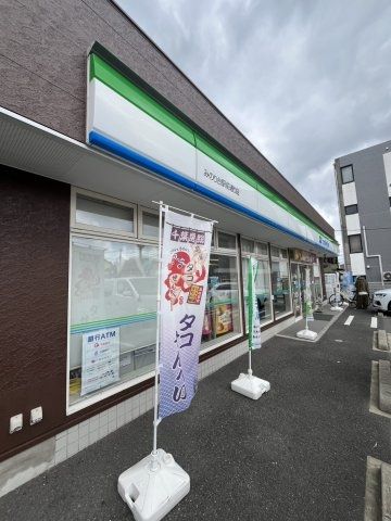 コンビニ　ファミリーマート みのり台駅前通り店（コンビニ）まで857m