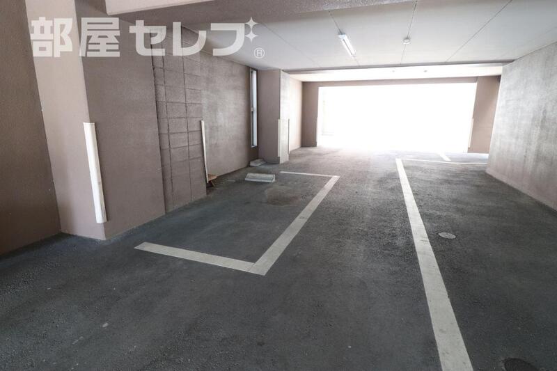 駐車場　宅配ボックス