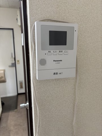 玄関　TVモニターホンで来客を画面で確認出来て安心です♪