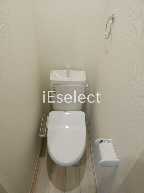 トイレ　温水洗浄便座付きです！あると便利ですよね♪