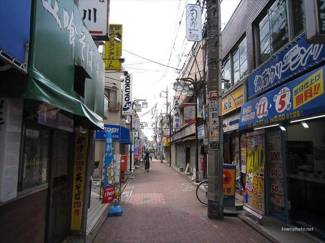 コンビニ　セブンイレブン（コンビニ）まで251m