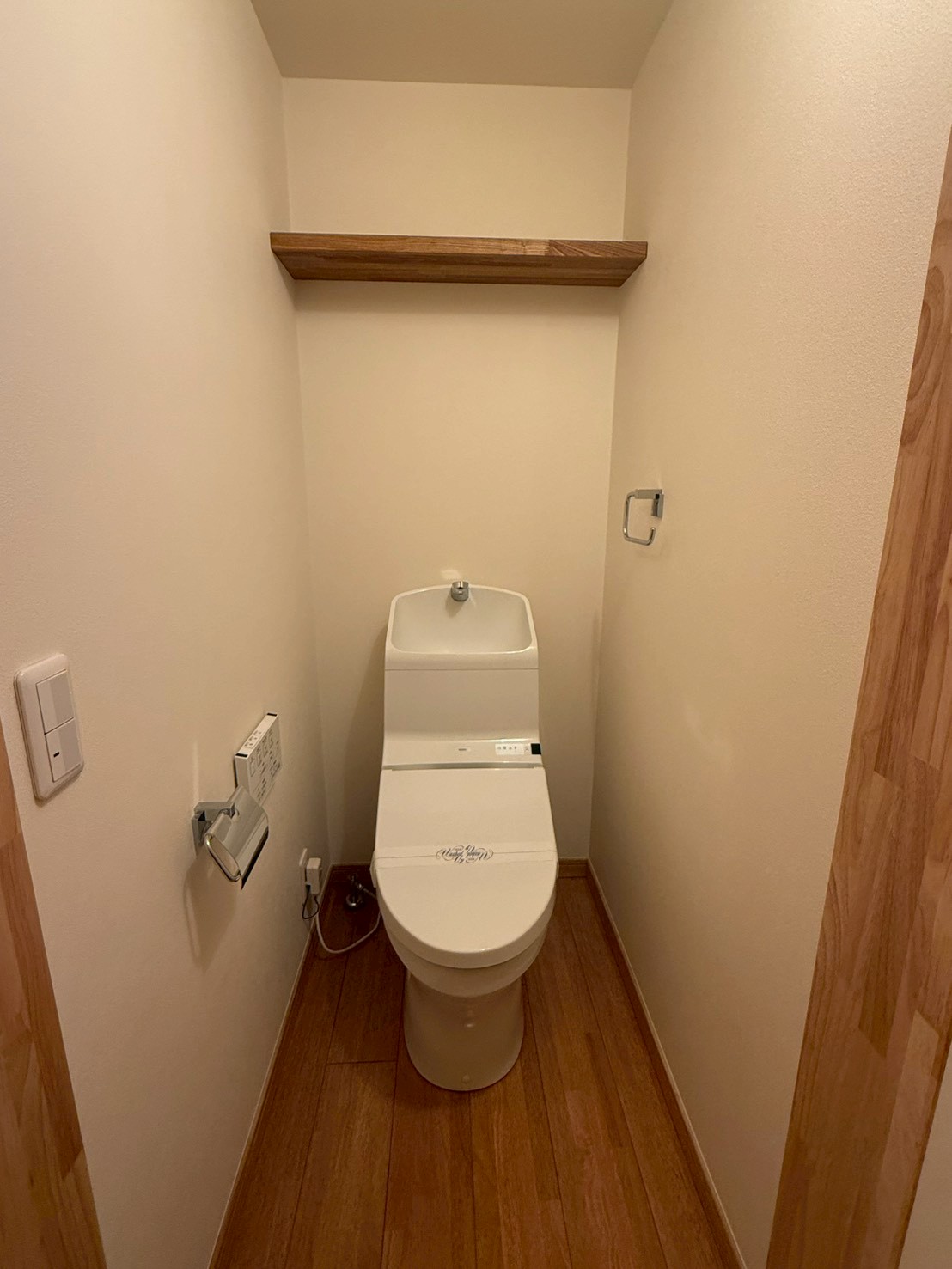 トイレ　写真は同物件代表的なお部屋の写真です。
