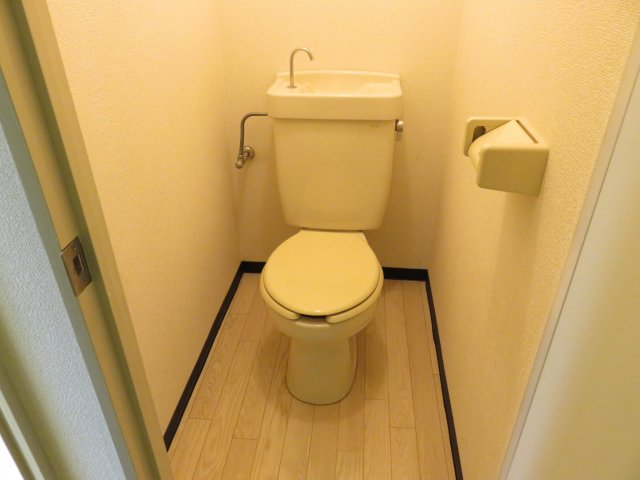 トイレ　他のお部屋の参考写真となります。