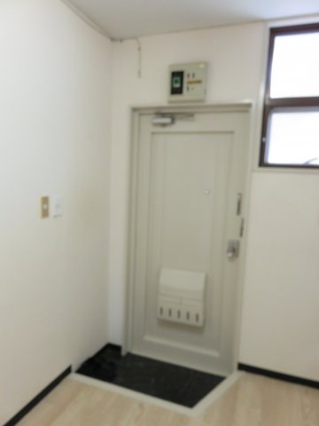 玄関　他のお部屋の参考写真となります。