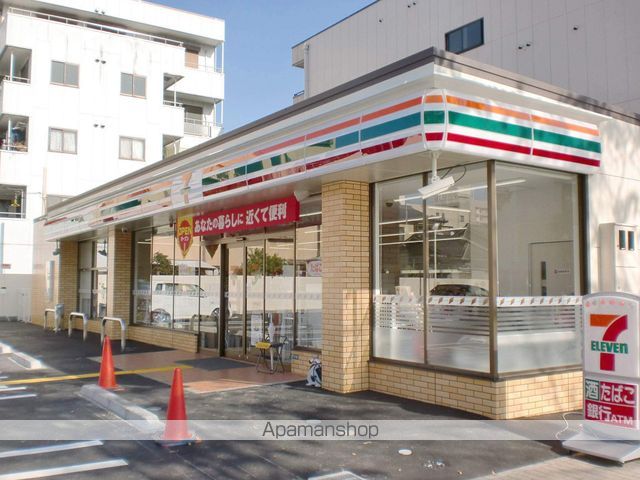 コンビニ　セブンイレブン（コンビニ）まで692m