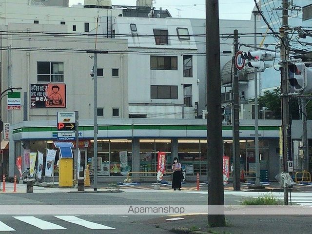 コンビニ　ファミリーマート（コンビニ）まで257m
