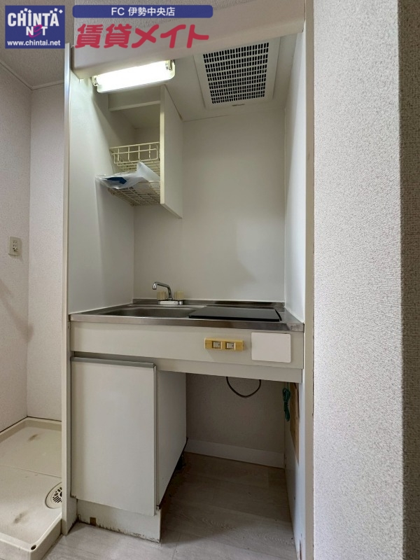 キッチン　同物件別部屋の写真