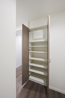 玄関　※別部屋の参考写真です。