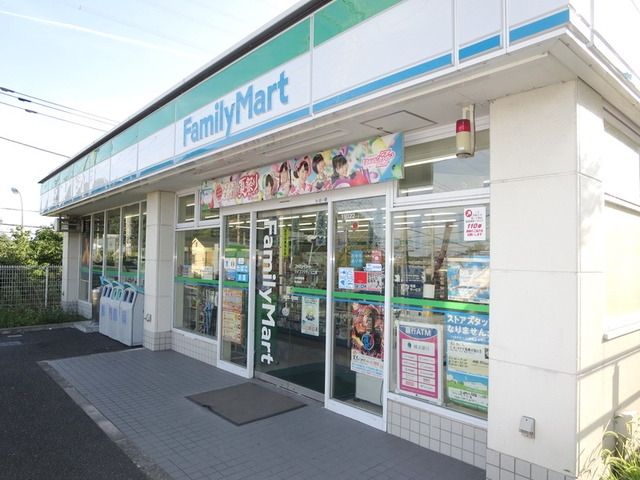 コンビニ　ファミリーマート（コンビニ）まで169m