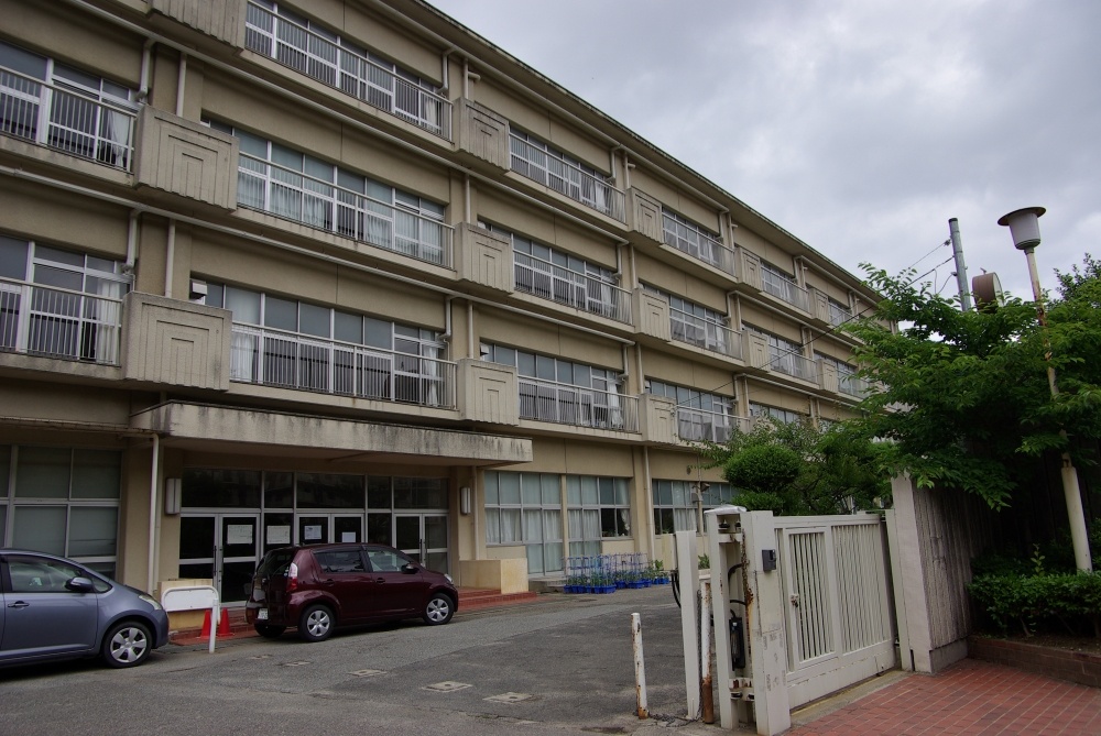 小学校　宝塚市立　中山五月台小学校（小学校）まで1050m