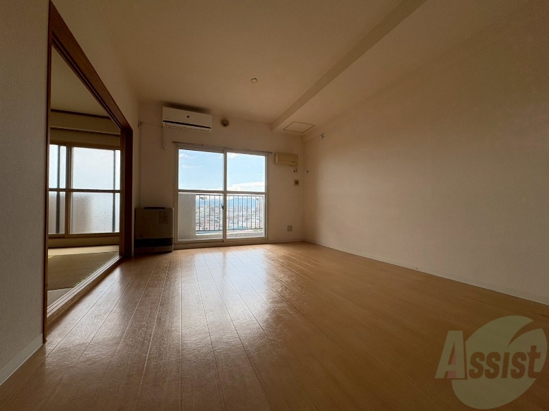 居室・リビング　広くてキレイなお部屋が広がっていて、充実した生活が送れそう。