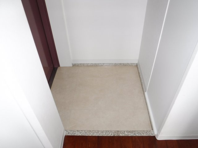 玄関　他のお部屋の参考写真となります。