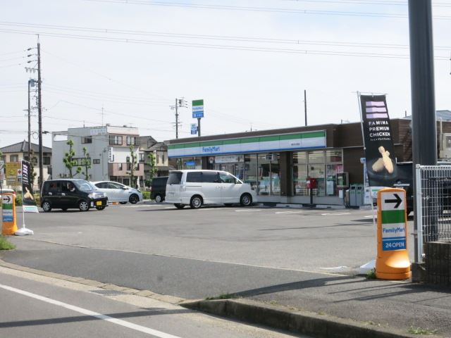 コンビニ　ファミリーマート（コンビニ）まで580m