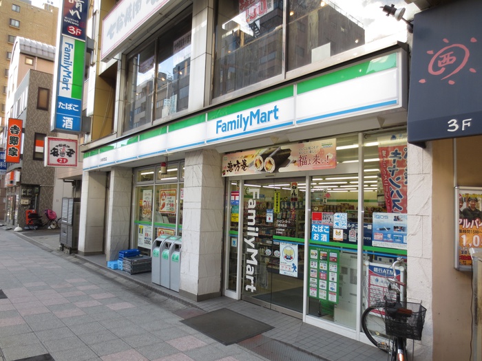 コンビニ　ファミリーマート（コンビニ）まで150m