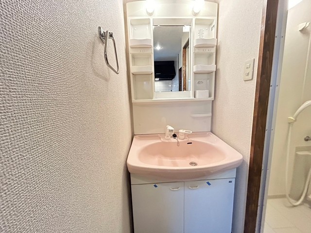 洗面設備　※別号室の写真です。現況優先