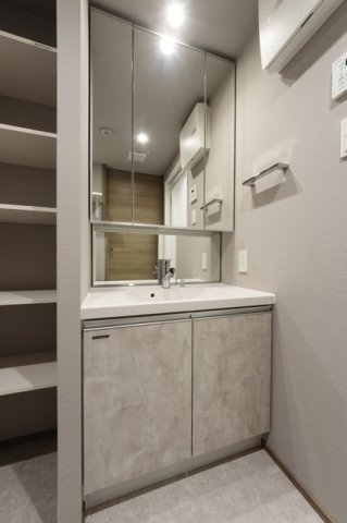 洗面設備　※写真は同タイプ住戸です。