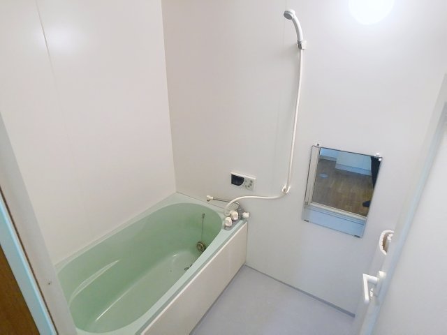 バス・シャワールーム　掲載写真は同型モデルを掲載しており実際のお部屋と仕様等が異な