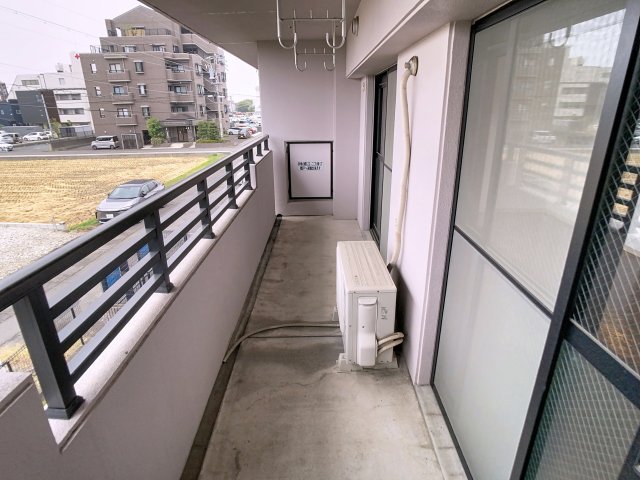 バルコニー　掲載写真は同型モデルを掲載しており実際のお部屋と仕様等が異な