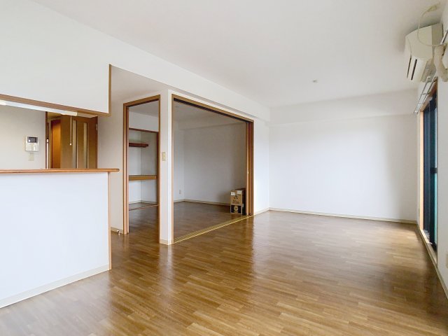 居室・リビング　掲載写真は同型モデルを掲載しており実際のお部屋と仕様等が異な