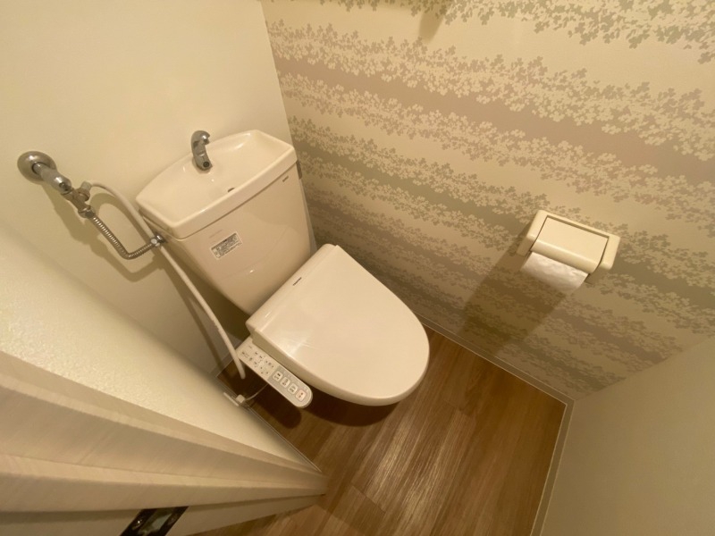 トイレ　トイレです。ウォシュレット付を探している方、おすすめです。