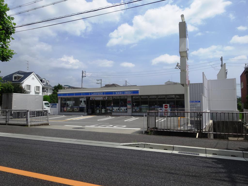 コンビニ　ローソン宝塚山本南二丁目店（コンビニ）まで167m